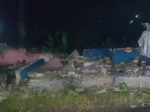 Dua Rumah di Bandung Barat Ambruk Akibat Pergerakan Tanah