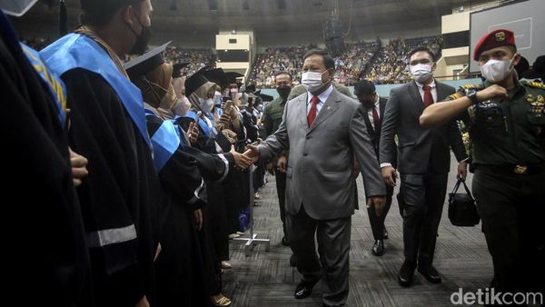 Menhan Prabowo Hadiri Wisuda Universitas Pancasila