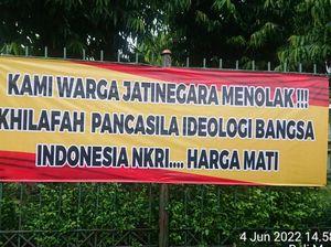 Warga Jakarta Pasang Spanduk Tolak Kebangkitan Khilafatul Muslimin
