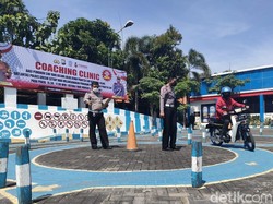 Polisi Imbau Pemohon SIM di Gresik Ikut Coaching Clinic
