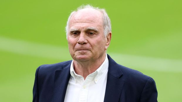 MUNICH, GERMANY - AUGUST 22: Uli Hoeness, Honorary President of FC Bayern München looks on prior to the Bundesliga match between FC Bayern München and 1. FC Köln at Allianz Arena on August 22, 2021 in Munich, Germany. (Photo by Alexander Hassenstein/Getty Images)