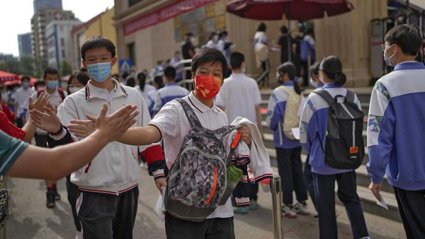 Begini Keramaian Siswa Jelang Ujian Masuk Perguruan Tinggi di Beijing