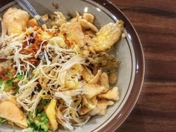 BBM Naik, Tukang Bubur dan Nasi Kuning Masih Tahan Harga