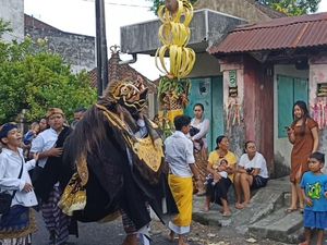 Makna Ngelawang Selama Hari Raya Galungan dan Kuningan Makna Ngelawang Selama Hari Raya Galungan dan Kuningan