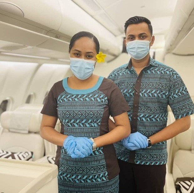 Seragam awak kabin Fiji Airways memasukkan elemen tradisional motif pakaian khas Fiji bernama Masi