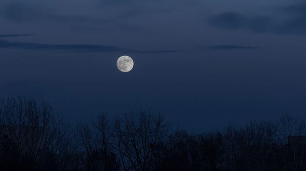bulan purnama 'strawberry moon'