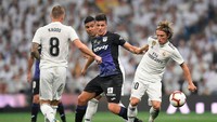 Madrid sepertinya ingin meregenerasi lini tengah mereka. Luka Modric (36 tahun), Toni Kroos (32 tahun), dan Casemiro (30 tahun) sudah cukup berumur (Getty Images)