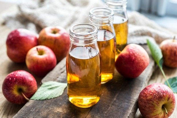 Cuka sari apel dapat menyamarkan bekas luka.
