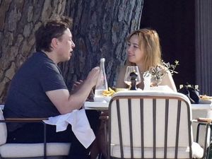 Elon Musk Diputus Pacar, Langsung Liburan ke Yunani Elon Musk Diputus Pacar, Langsung Liburan ke Yunani
