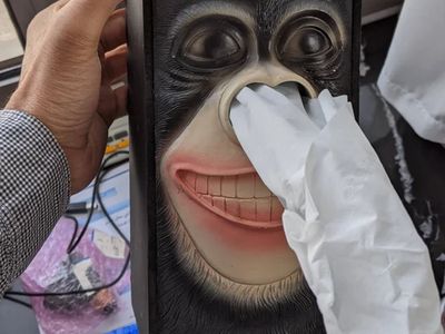 Ketika Desainer Nyeleneh, Hasil Karyanya Jadi Aneh