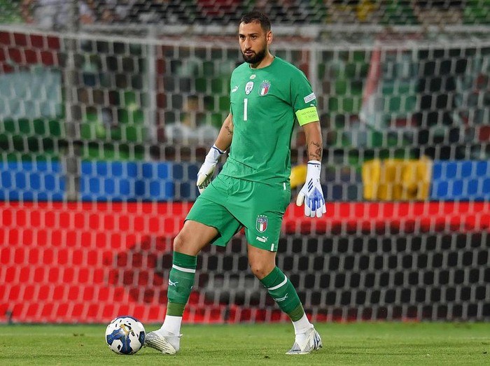 CESENA, ITALY - JUNE 07: Gianluigi Donnarumma of Italy controls the ball during the UEFA Nations League League A Group 3 match between Italy and Hungary on June 07, 2022 in Cesena, Italy. (Photo by Claudio Villa/Getty Images)
