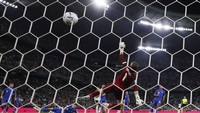 Die Mannschaft membuka keunggulan lebih dulu berkat gol Jonas Hofmann setelah turun minum. Reuters/Lee Smith