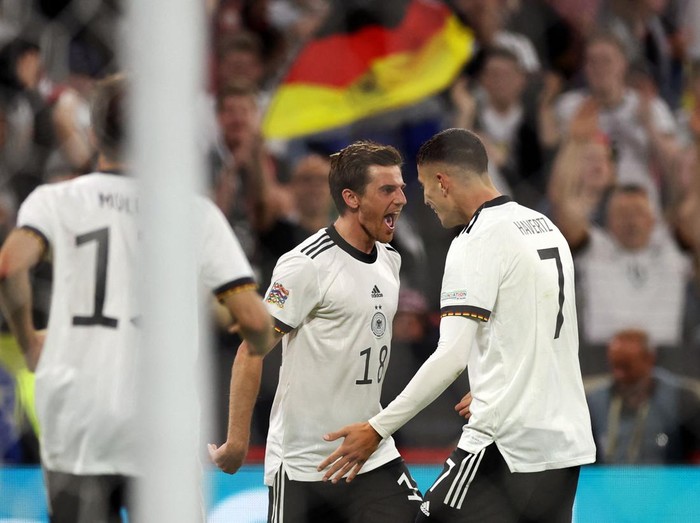 Soccer Football - UEFA Nations League - Group C - Germany v England - Allianz Arena, Munich, Germany - June 7, 2022 Germany's Jonas Hofmann celebrates scoring their first goal with Kai Havertz Action Images via Reuters/Lee Smith