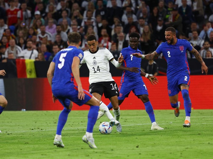 Soccer Football - UEFA Nations League - Group C - Germany v England - Allianz Arena, Munich, Germany - June 7, 2022 Germany's Jamal Musiala in action with England's Kyle Walker, Bukayo Saka and Mason Mount REUTERS/Kai Pfaffenbach