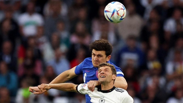 Gol Harry Kane Selamatkan Inggris dari Kekalahan Atas Jerman Soccer Football - UEFA Nations League - Group C - Germany v England - Allianz Arena, Munich, Germany - June 7, 2022 England's Harry Maguire in action with Germany's Thomas Muller Action Images via Reuters/Lee Smith