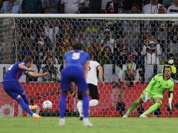 Inggris baru bisa mencetak gol penyama pada lima menit terakhir. Penalti untuk Inggris setelah Schlotterbeck menjatuhkan Harry Kane. Pemain nomor 9 itu maju sebagai eksekutor lalu mengirim Neuer jatuh ke arah yang salah. Inggris menyamakan skor menjadi 1-1 di menit ke-88. Reuters/Lee Smith