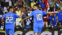 Lorenzo Pellegrini menggandakan keunggulan Italia pada menit ke-45.