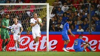 Hungaria menipiskan ketertinggalan pada menit ke-61. Gianluca Mancini melakukan gol bunuh diri.  