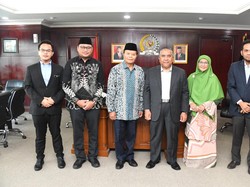 Bertemu Anggota Parlemen Malaysia, HNW Bicara Partai Islam & Hak TKI