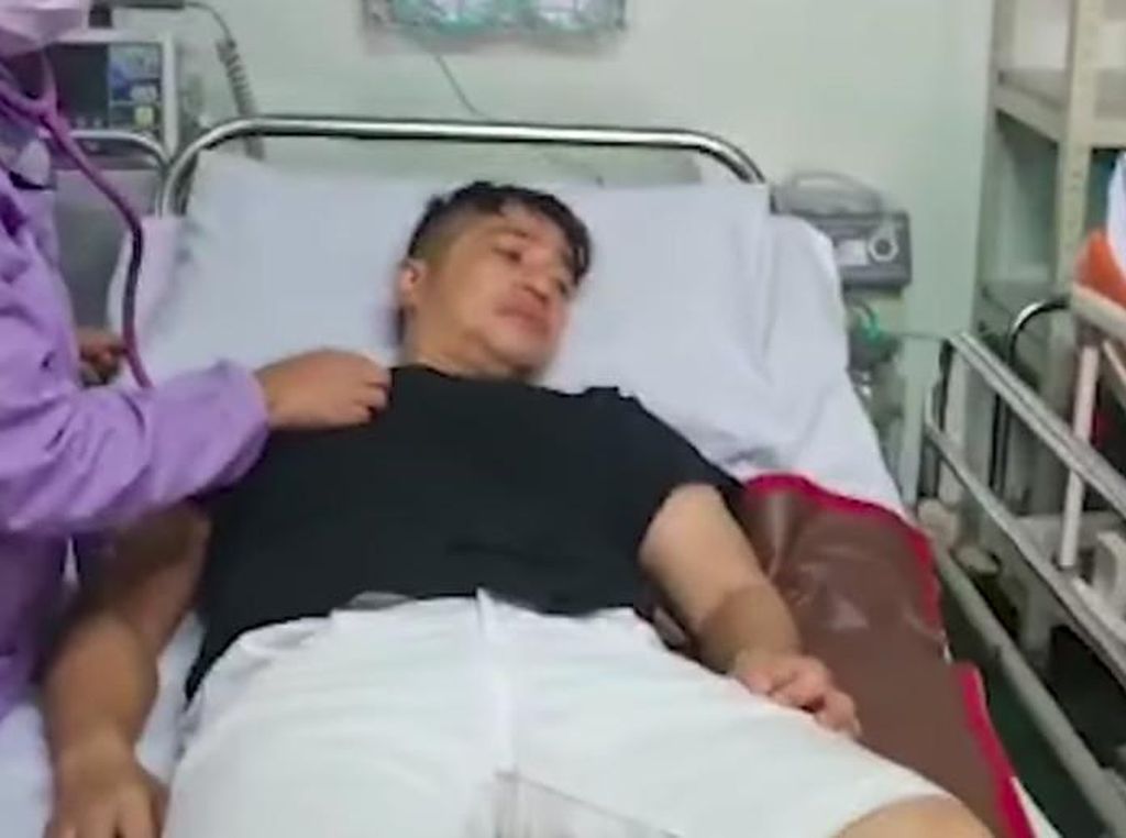 Gara-gara Keripik Pedas, Irfan Hakim Dilarikan ke Rumah Sakit