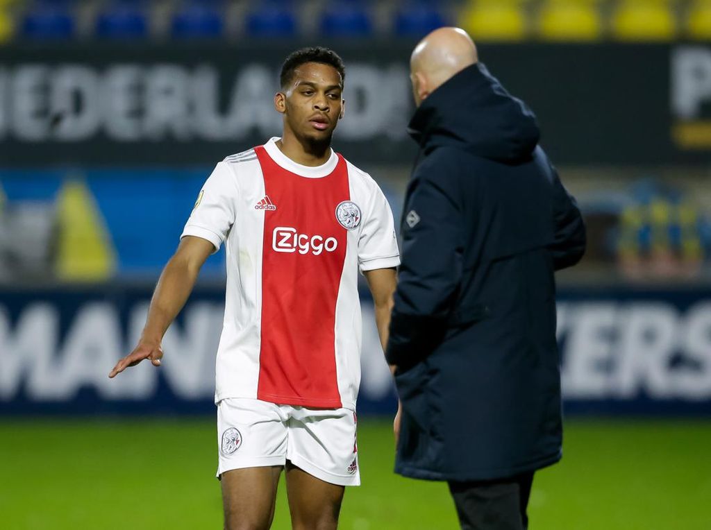 Van Gaal Jadi Biang Bek Ajax Ini Tolak Man United?