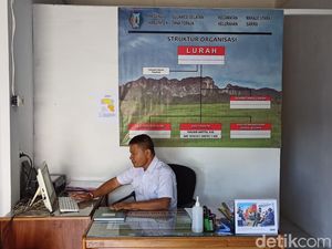 Kantor Kelurahan di Toraja Hanya Dijaga 1 ASN, Pelayanan Publik Terhambat Kantor Kelurahan di Toraja Hanya Dijaga 1 ASN, Pelayanan Publik Terhambat