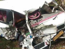 Evakuasi Penumpang Tabrakan di Aceh Besar Berlangsung Dramatis