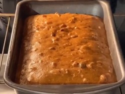 Pria Ini Bikin Kue Campur Daging Babi dan Kurma, Gimana Rasanya?