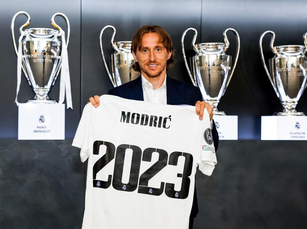 Momen Modric Teken Kontrak Baru di Real Madrid Sampai 2023 Momen Modric Teken Kontrak Baru di Real Madrid Sampai 2023