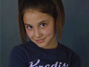 10 Foto Masa Kecil Selebriti Vs. Sekarang, Bisa Tebak Siapa?