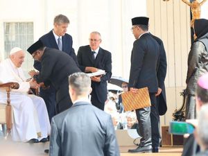 Menag Bertemu Paus Fransiskus, Sampaikan Undangan Jokowi untuk Kunjungi RI