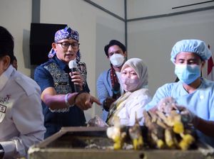 Sandiaga Genjot Produksi Kerupuk, UMKM Girang Dapat Bantuan Mesin