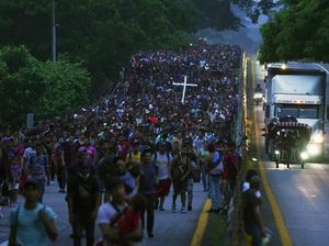Ribuan Migran Ini Jalan Kaki 3.000 Km ke Perbatasan AS, Ada Apa? Ribuan Migran Ini Jalan Kaki 3.000 Km ke Perbatasan AS, Ada Apa?