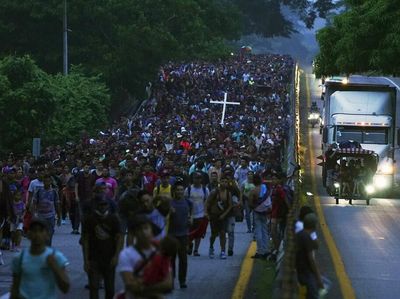 Ribuan Migran Ini Jalan Kaki 3.000 Km ke Perbatasan AS, Ada Apa?