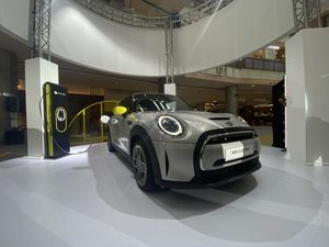 Tetap Ikonik Walau Listrik! MINI Electric Resmi Meluncur di Indonesia Tetap Ikonik Walau Listrik! MINI Electric Resmi Meluncur di Indonesia