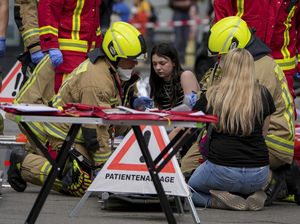 Brakkk... Mobil Tabrak Kerumunan Orang di Berlin, 1 Tewas