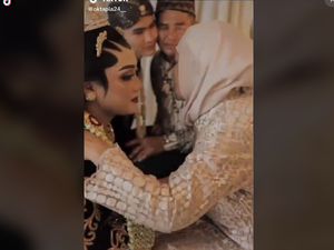 Viral Sungkeman Berubah Jadi Ambyar, Pengantin Pria Cium Pipi Ayah Mertua Viral Sungkeman Berubah Jadi Ambyar, Pengantin Pria Cium Pipi Ayah Mertua