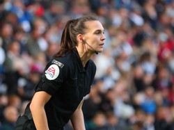 Mantap! Premier League Kedatangan Wasit Perempuan Musim Depan