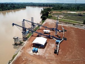 Foto Udara Pelabuhan Tenam untuk Jalur Batu Bara di Jambi