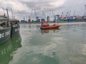 Warga Sampang Diduga Bunuh Diri Lompat dari Jembatan Suramadu