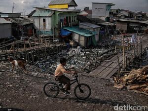 Tambah Masalah Pemprov DKI: Hamparan Sampah di Kampung Nelayan Tambah Masalah Pemprov DKI: Hamparan Sampah di Kampung Nelayan