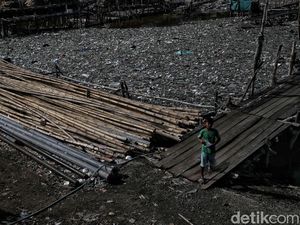 Duh, Pesisir Jakarta Jadi Hamparan Sampah, Nih Foto-fotonya