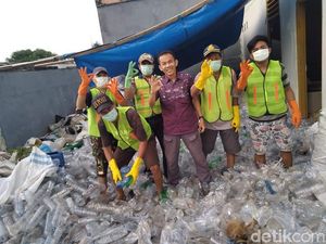 Pria di Sulut Sulap Limbah Plastik Jadi Batako untuk Rumah Zero Waste