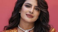 Priyanka Chopra Tampil Seksi di Acara BVLGARI, Selfie Bareng Lisa BLACKPINK