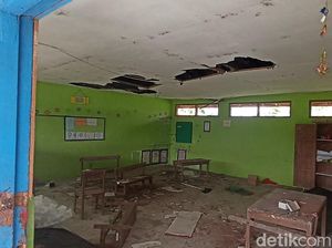 Ruang Kelas SDN 2 Penawangan Grobogan Rusak, Siswa Belajar di Teras