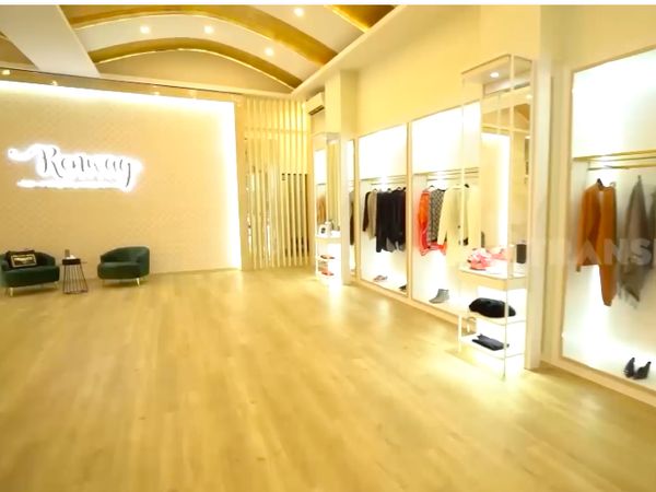 9 Potret Rumah Mewah Kurator Fashion Renny Angesti, Lemarinya Bikin Nangis