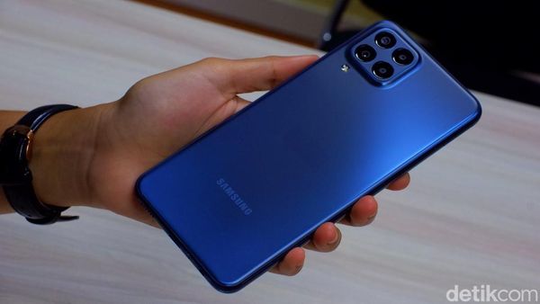 Unboxing Samsung Galaxy M33 5G RAM 8 GB Biru Menggoda