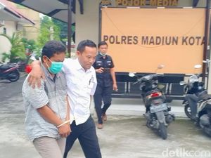 Tampang Lunglai Pembunuh yang Habisi Nyawa Pensiunan RRI Madiun Tampang Lunglai Pembunuh yang Habisi Nyawa Pensiunan RRI Madiun