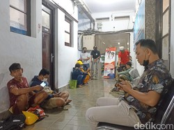 Kesulitan Daftar Ulang Bikin Calon Laskar Pelangi Makassar Serbu Balai Kota