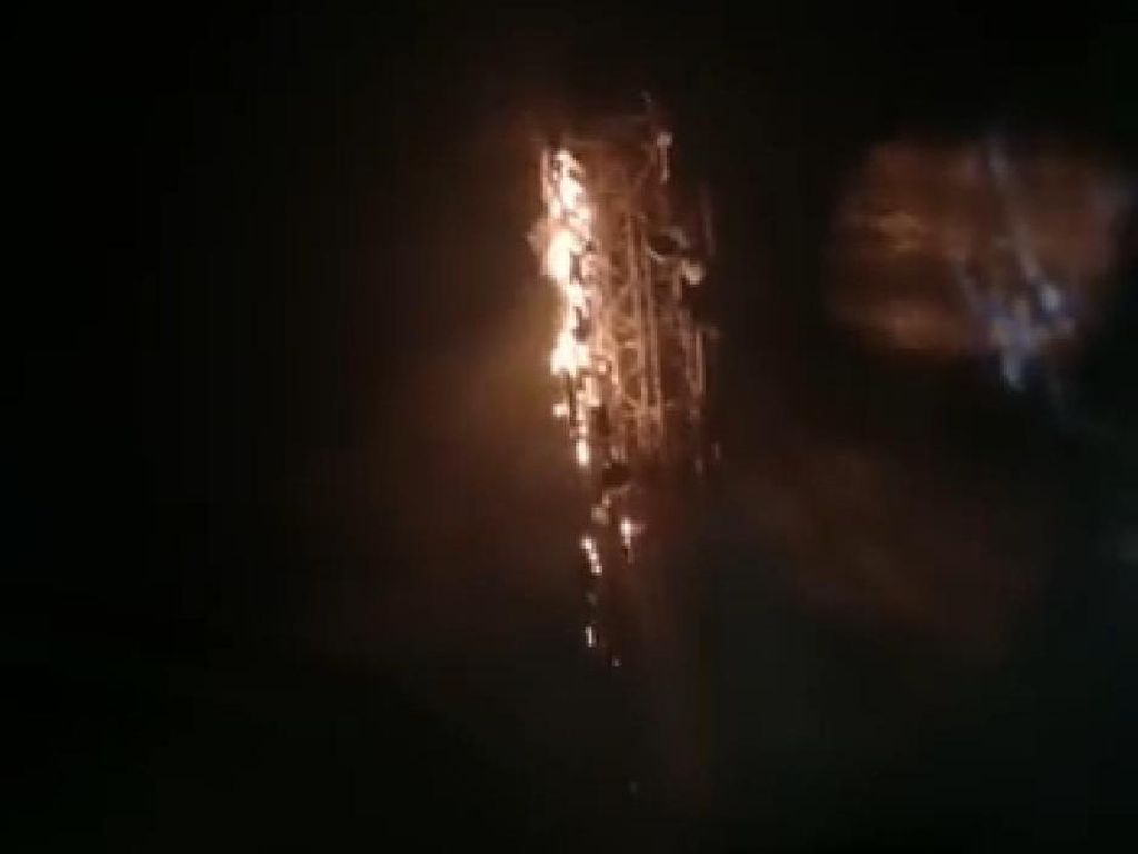 Tower Provider Terbakar di Jaktim, 2 Unit Damkar Dikerahkan